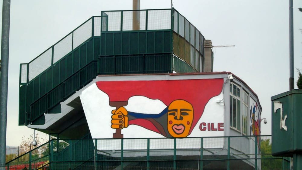 Uno dei murales realizzati dagli esuli cileni allo stadio Liberati di Terni. Fonte foto: Artribune