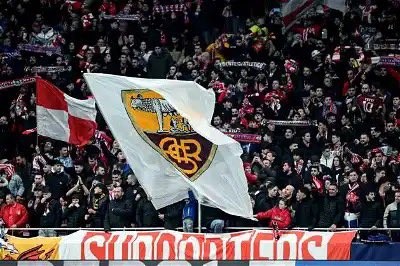 Presenza ultras Roma nella curva dell'Atletico in occasione della sfida con la Lazio