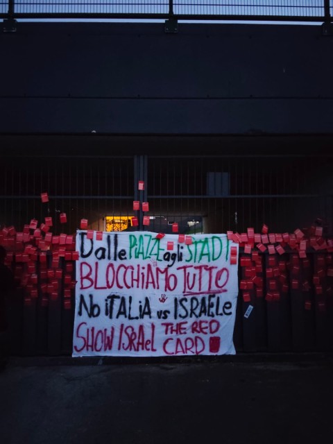 Dalle piazze agli stadi, la protesta per bloccare Italia Israele non si ferma. Si ringrazia Calcio&Rivoluzione