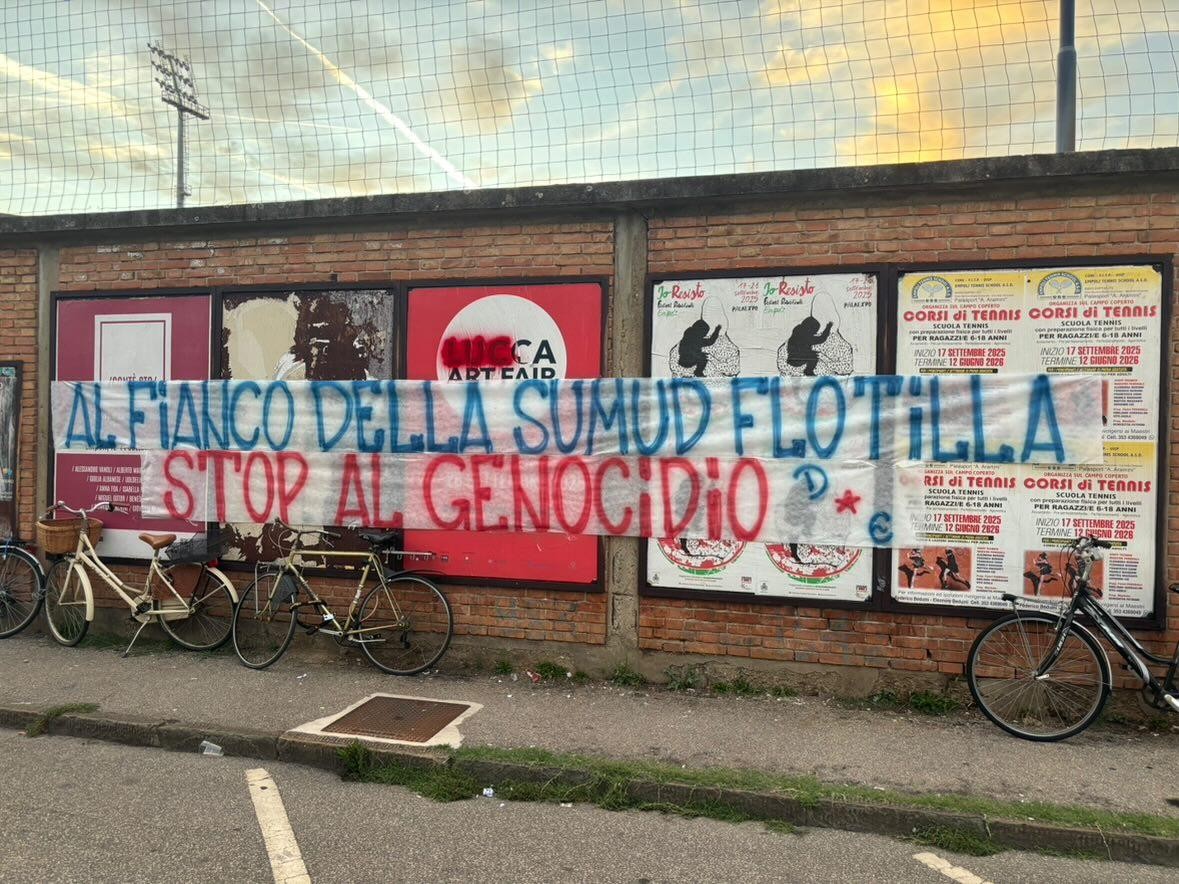 Lo striscione degli Ultras dell'Empoli in solidarietà alla Flotilla