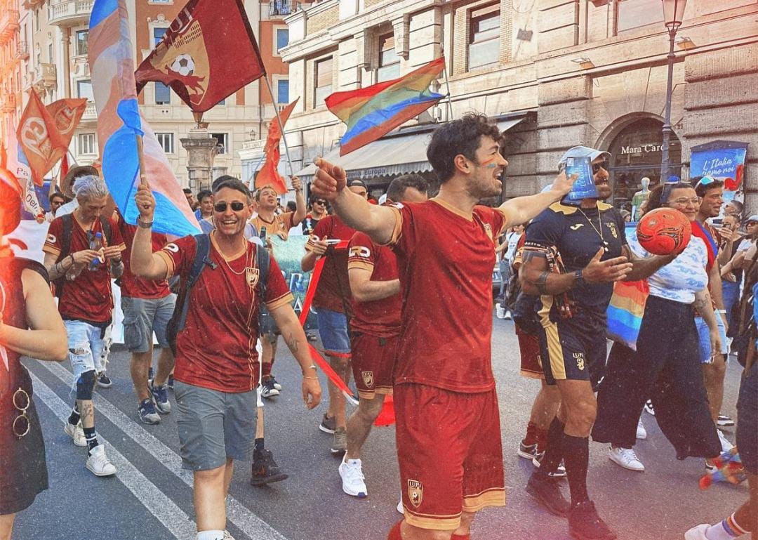 I ragazzi della Lupi Roma, in marcia durante il Gay Pride nella capitale