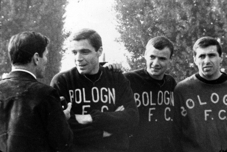 Pasolini intervista i giocatori del Bologna per 