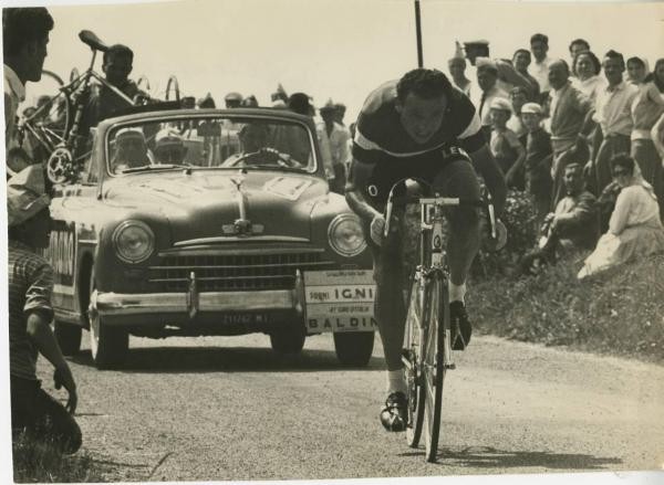 Una cartolina dal Giro d'Italia del 1958