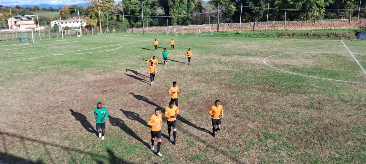 La fine del riscaldamento del Barco Murialdina Asfa-Uila, sul campo del Nepi. Foto Il Catenaccio
