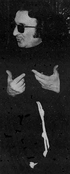 Padre Eligio, Il padre con i Ray-Ban