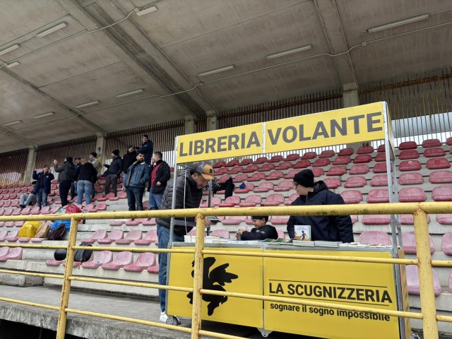 La Libreria Volante de La Scugnizzeria sugli spalti della Coppa Garrincha