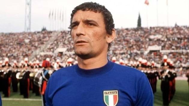 Gigi Riva con la maglia della Nazionale. Foto Foto: FIGC