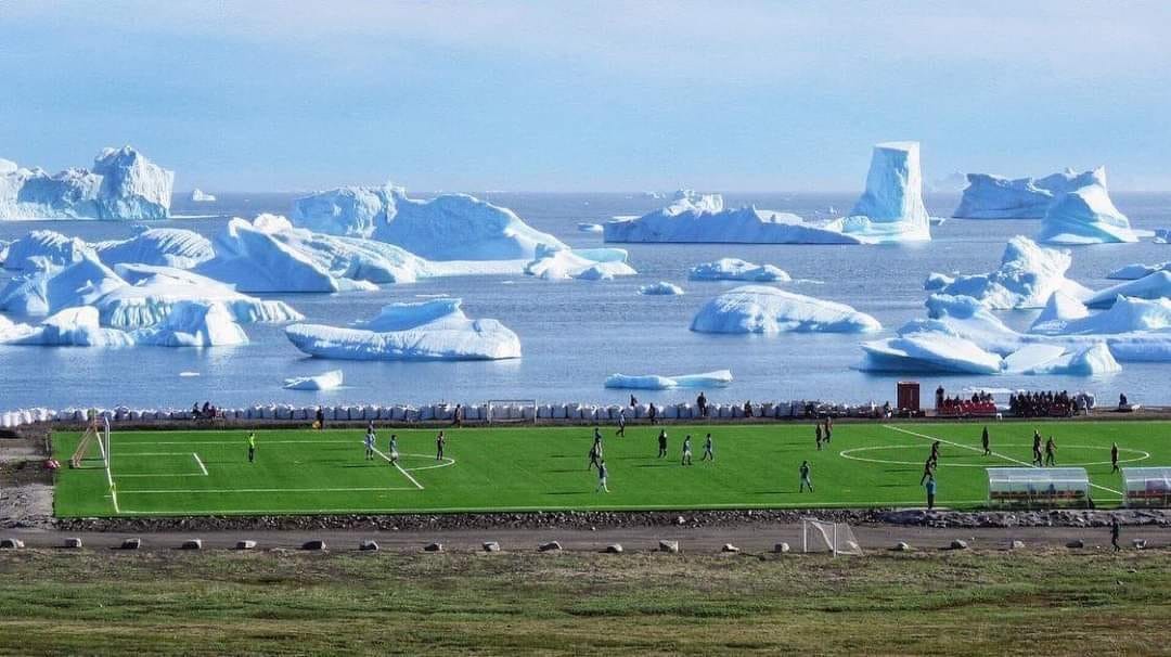 Uno scatto niente male di un campo da calcio in Groenlandia